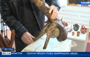 Дигорайы Цæголты Георгийы номыл мемориалон хæдзар-музейы фенæн ис Дыгуры районы нывгæнджытæ куыстытæ