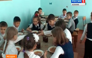 Депутаты парламента совершили десант в школы Моздокского района