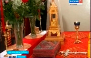 Дзæуджыхъæуы Сыгъдæг Георгийы номыл кафедралон аргъуанæй Мæздæджы Успенско-Никольскийы аргъуанмæ баластой, Чырыстийы райгуырды тыххæй дæсныфæрсджытæ цы лæвæрттæ скодтой, уыдонимæ к