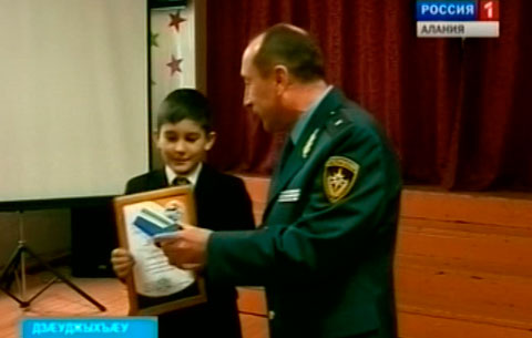 10-аздзыд Дзодзиаты Астанæн радтой грамотæ лæгдзинады æмæ хъæбатырдзинады тыххæй