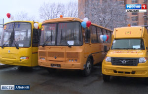 13 республиканских школ получили новые автобусы