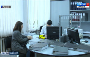 Маленьким пациентам РДКБ показали спектакль «Теремок»