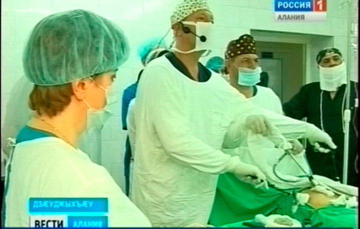 Уæрæсейы хуыздæр хирургтæй иу Эдуард Галямов Дзæуджыхъæуы аразы дæсныйадæвдисæг ахуыртæ Уæрæсейы хуыздæр хирургтæй иу Эдуард Галямов Дзæуджыхъæуы аразы дæсныйадæвдисæг ахуыртæ