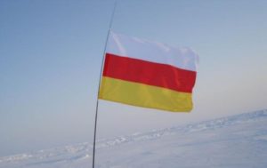 Замминистра образования РФ установил флаг Северной Осетии на Южном полюсе