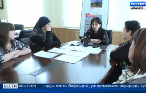 Абон республикæйы ахуырады æмæ наукæйы министр Азымты Иринæ фембæлд, сывæллæтты сфæлдыстады галуаны секцитæм чи цæуы, уыцы сывæллæтты ныййарджытимæ