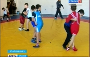 Североосетинский тренер по борьбе Владимир Уруймагов вновь приступил к работе с детьми