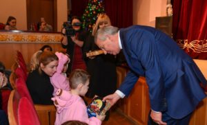 Во Владикавказе открылась елка главы республики