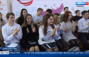 Паддзахадон Думæйы депутат Таймазты Артур фембæлд республикæйы волонтерты змæлды активондæр архайджытимæ