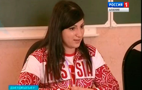 Сывæллæтты æргом спортмæ раздахыны тыххæй фæсивæды хъуыддæгты, физкультурæ æмæ спорты министрады хъæппæрисæй республикæйы скъолаты цæуынц фембæлдтытæ олимпаг чемпион