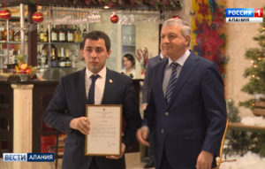 Вячеслав Битаров поздравил с наступающим Новым годом работников социальной сферы Моздокского, Правобережного и Кировского районов