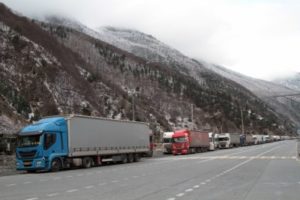 Военно-Грузинская дорога работает с ограничениями для большегрузов