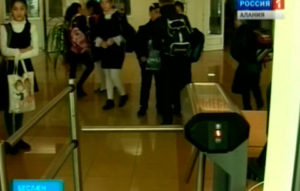 Ныййарджытæн цæмæй сæ сывæллæттæм сæ зæрдæ ма хсайа, уый тыххæй сын æххуыс уыдзысты пластикон картæттæ