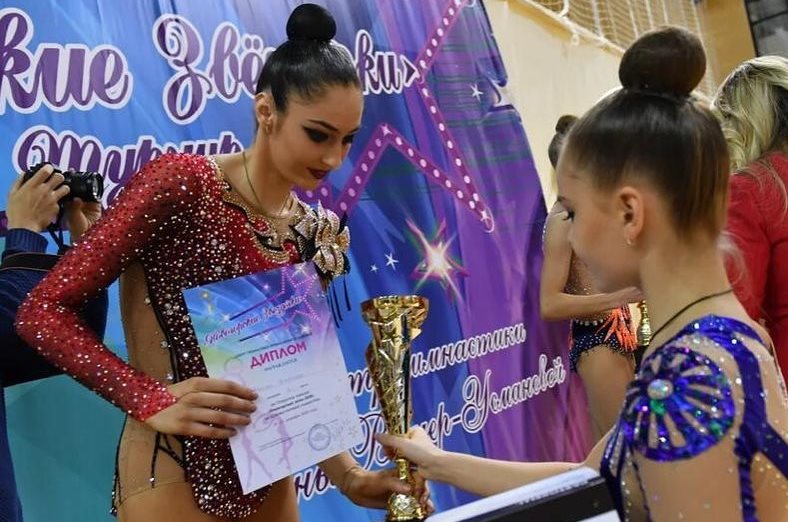 Эсмиральда Абаева стала серебряным призером турнира по художественной гимнастике в Химках