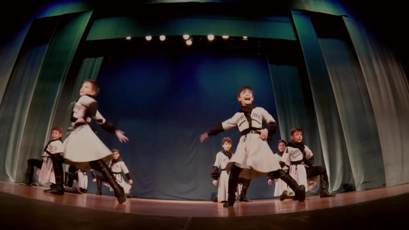 Ансамбль маленький джигит. Ансамбль маленький джигит. Ансамбль нохчо. Руководитель ансамбля маленький джигит. Асса ансамбль ингушетии.