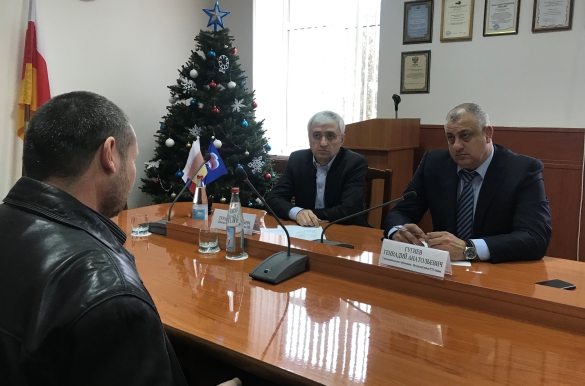 Зураб Макиев провел личный прием граждан в Моздоке