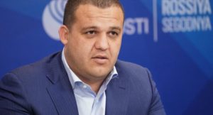 Федерация бокса России предупредила Усика о проблемах в случае срыва боя с Гассиевым