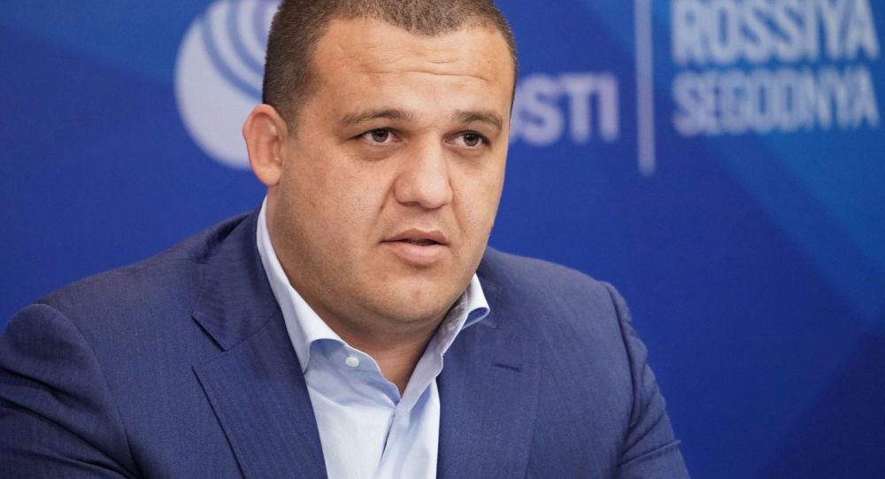 Федерация бокса России предупредила Усика о проблемах в случае срыва боя с Гассиевым