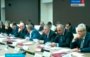 Ивгъуыд азы социалон-экономикон рæзты хатдзæгтæм абон æркастысты Хицауады радон æмбырды. Амыдта йæ Такъоты Сергей