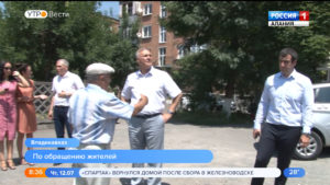 Борис Албегов посетил дворы многоэтажек Владикавказа по просьбе их жителей