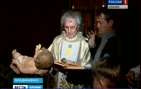 Представители католической церкви отмечают Рождество