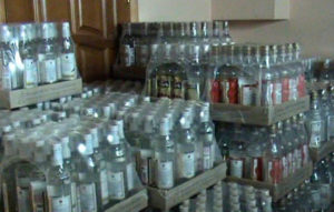 Полицейские изъяли 9 тыс. бутылок алкогольной продукции, оклеенных поддельными марками акцизного сбора