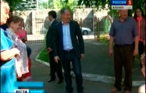 Дзæуджыхъæуы бынæттон администрацийы сæргълæууæг Дзантиаты Сергей бабæрæг кодта горæты рæвдауæндæттæ