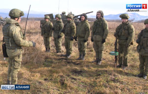 Около 700 мотострелков приняли участие в учениях в на полигоне «Тарское»