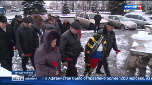 Ветераны афганской войны возложили цветы к мемориалу воинов-интернационалистов