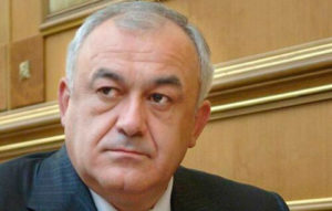 Таймураз Мамсуров выступил против продажи «насвая» и энергетических напитков несовершеннолетним