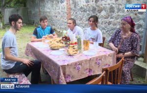 «Добровольцы Кавказа» помогают одиноким пожилым людям в Алагирском районе