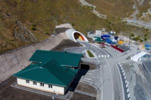 На КПП «Нижний Зарамаг» задержали водителя, который пытался вывезти части противотанковых пусковых ракетных установок