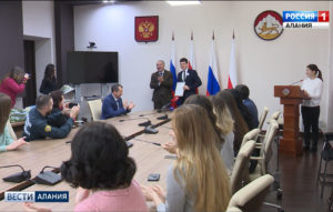 Таймураз Тускаев наградил активистов волонтерского движения