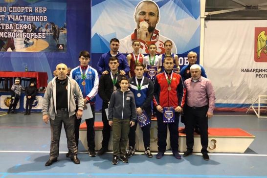 Юношеская сборная Северной Осетии по греко-римской борьбе завоевала семь наград на первенстве СКФО