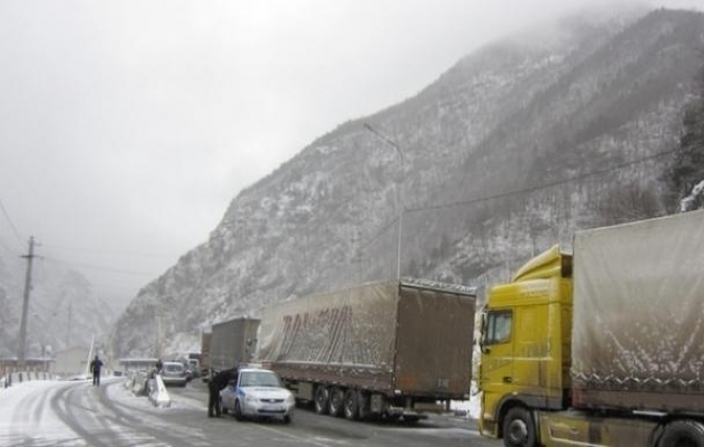Военно-Грузинская дорога снова закрыта для большегрузов
