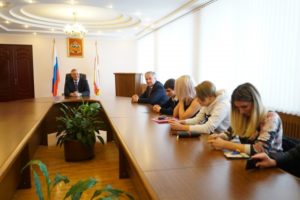 Во Владикавказе 14 детям-сиротам вручили ключи от квартир