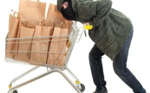 Во Владикавказе трое рецидивистов обокрали новый супермаркет