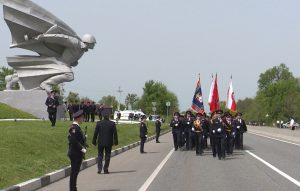 Парадные расчеты МВД прошли торжественным маршем на мемориальном комплексе «Барбашово поле»