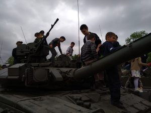 Во Владикавказе проходят праздничные народные гуляния