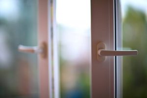 Молодая девушка выбросилась из окна многоэтажки во Владикавказе