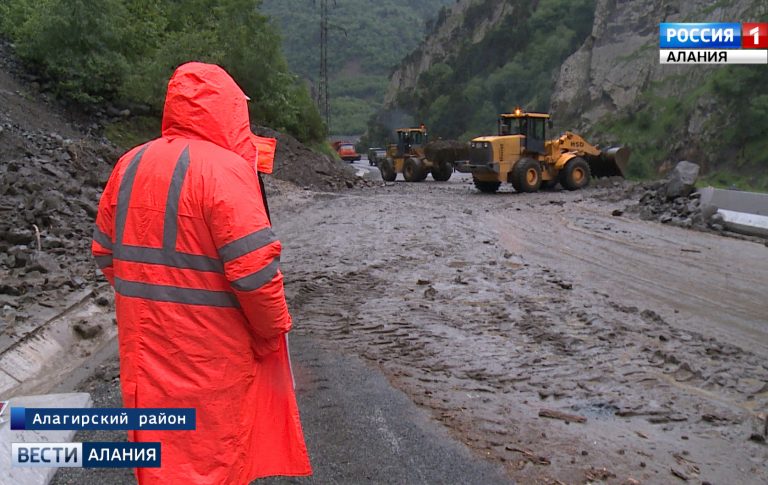 Движение по Транскаму запрещено для всех видов транспорта из-за схода селевых масс