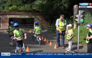 Паддзахадон автоинспекцийы кусджытæ дарддæр кæнынц профилактикон куыст республикæйы дзæбæхгæнæн лагерты