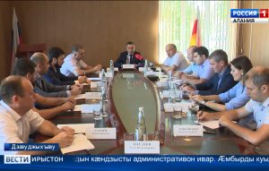 Дзæуджыхъæуы аэропорты æнæзакъонæй цы таксисттæ кусынц, уыдоны хъæуы раргом кæнын