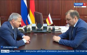 Фæстæдæр Годжысаты Тамерлан Битарты Вячеславæн фехъусын кодта, хъыгдардбаййафджытæн цавæр æххуыс бакодтой, уый тыххæй