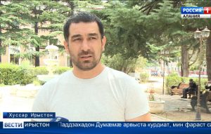 Курсанттæн раарфæ кæнынмæ Намысы Аллеямæ æрбацыдысты хуымæтæг адæм дæр