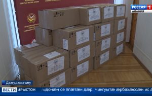 Таджикистаны скъоладзаутæ ног ахуыры азмæ райсдзысты чингуытæ уырыссаг æвзагæй, стæй уырыссаг класиикты аивадон уацмыстæ