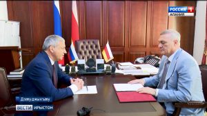 Битарты Вячеслав æмæ Æлбегаты Барис æрныхас кодтой, нæ республикæ хъæлæс кæныны иумæйаг бонмæ куыд цæттæ у, ууыл