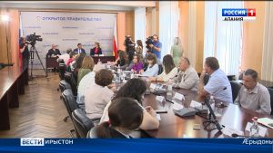 Æрыдоны та ныртæккæ аив кæнынц сæйраг аллея