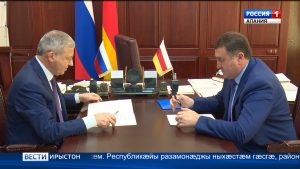 Битарты Вячеслав социалон-экономикон фарстатыл æрныхас кодта Æрæфы районы сæргълæууæг Хидирты Батрадзимæ