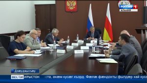 Республикæйы Конституцийы статьятæм ивддзинæдтæ бахæссыны фарстайыл ныхас цыди, Битарты Вячеслав разамынд кæмæн лæвæрдта, уыцы æмбырды