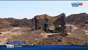 Археологи ведут раскопки на древних курганах Моздокского района